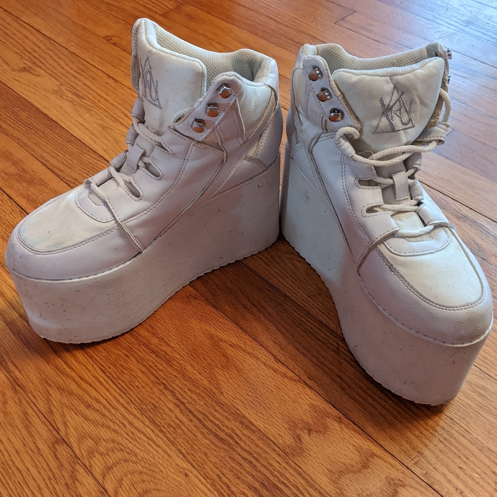 Yru White Qozmo Platforms